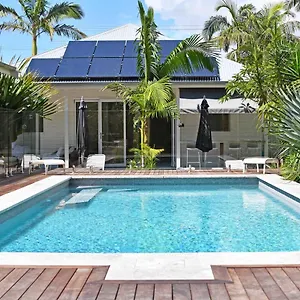 https://byron-palms-guesthouse.hotelsbyronbayaustralia.com